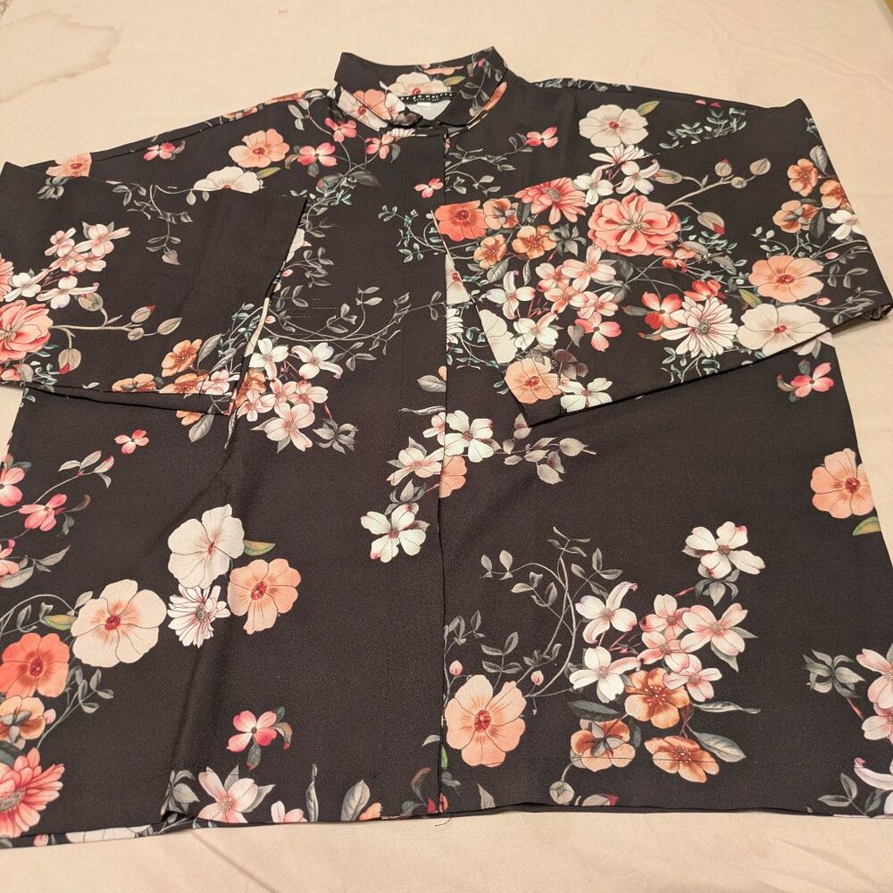 Bryn Walker Kimono Style Top Black Bold Floral Oversized Mandarin Collar Shell